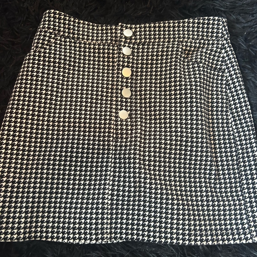 Forever 21 Black and White A-Line Mini Skirt